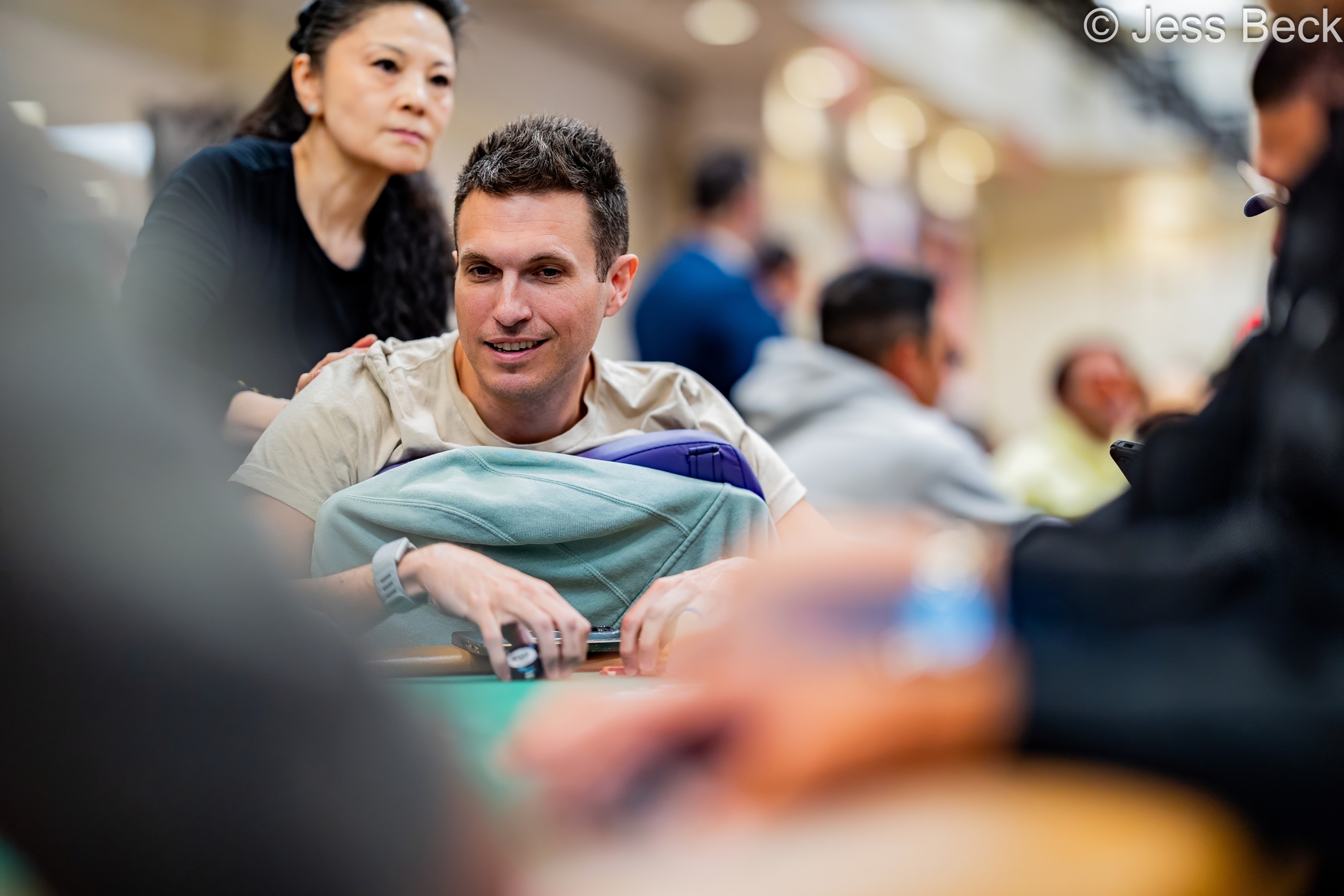 德州扑克传奇道格·波尔克的疯狂WSOP主赛事首日：一小时内经历生死轮回 - 问鼎app