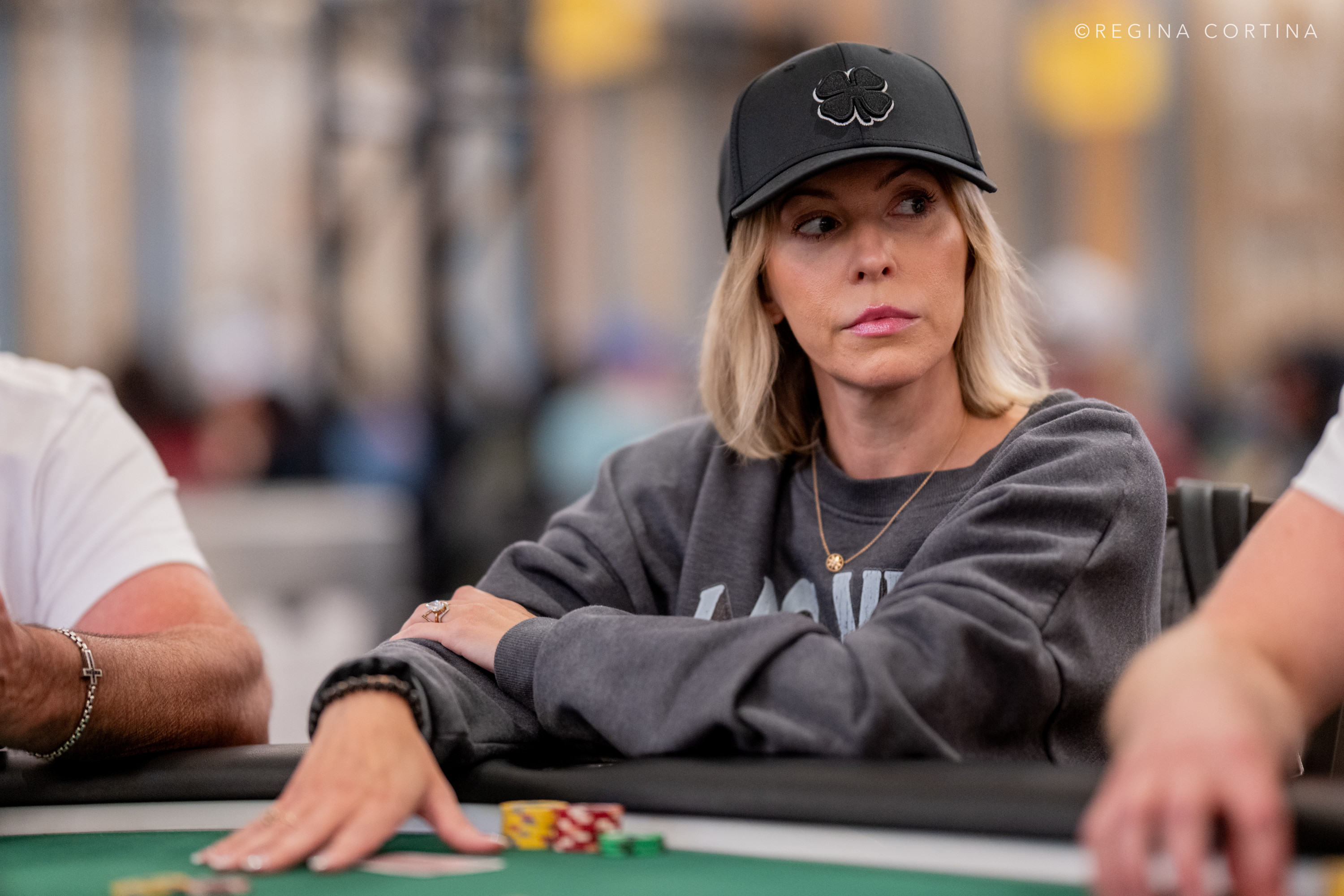 WSOP 主赛事惊天冷手：Set vs Set vs Aces 的三重对决 - 问鼎官网