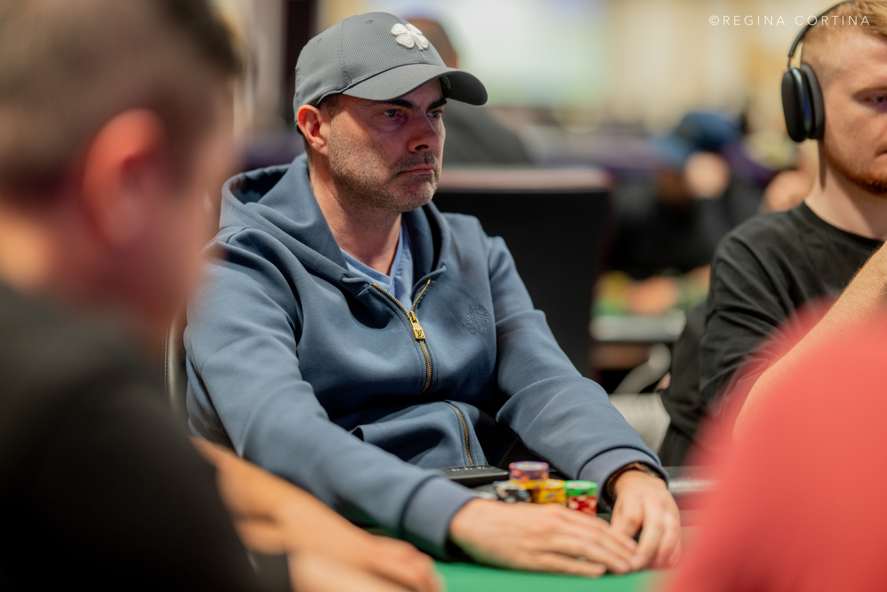 三方豪赌！WSOP 主赛事首日就上演百万大盲注对决 - 问鼎官方网站